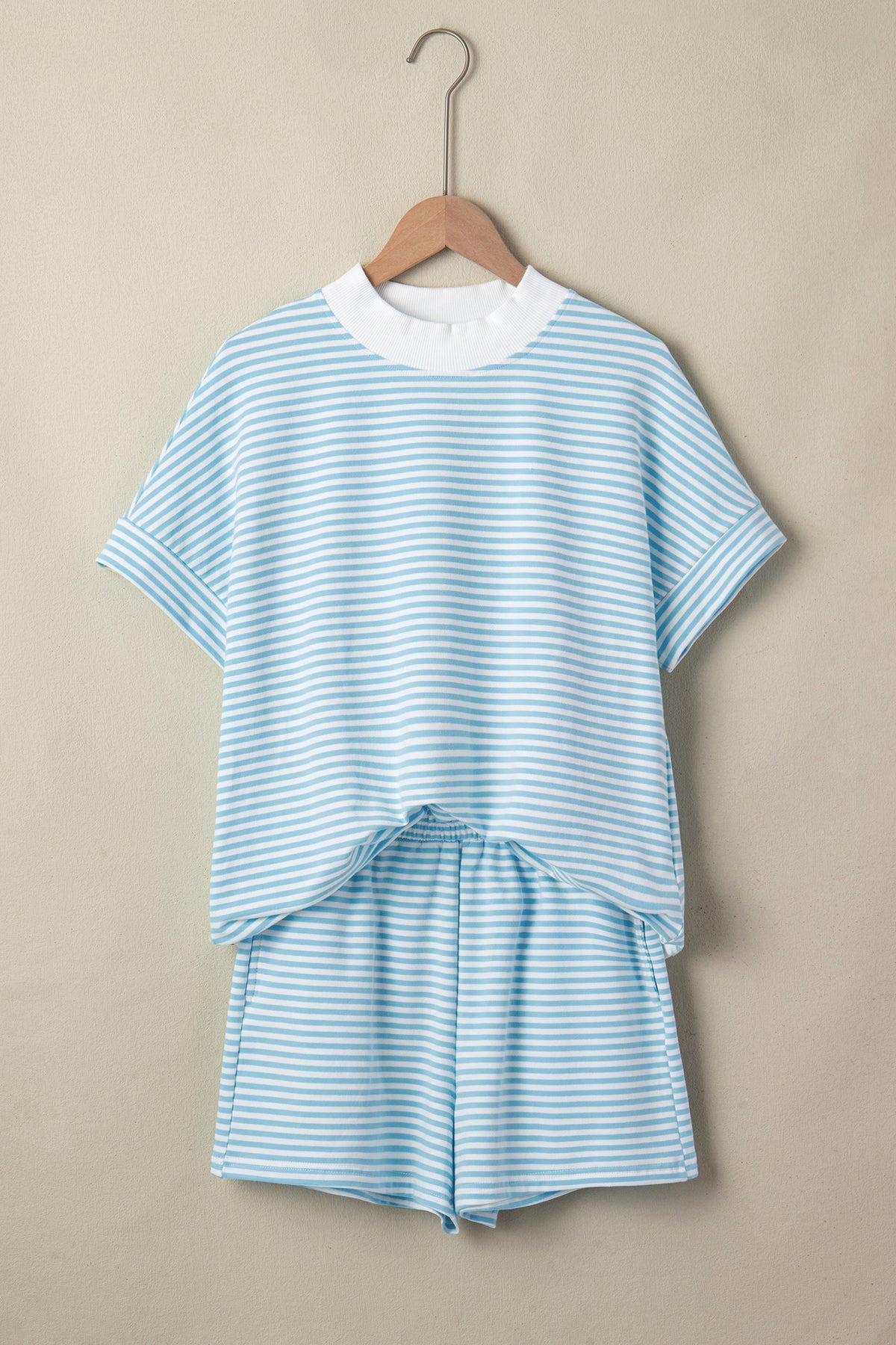 Green Stripe Cuffed Sleeve Contrast Mock Neck Tee Casual 2pcs Short Set