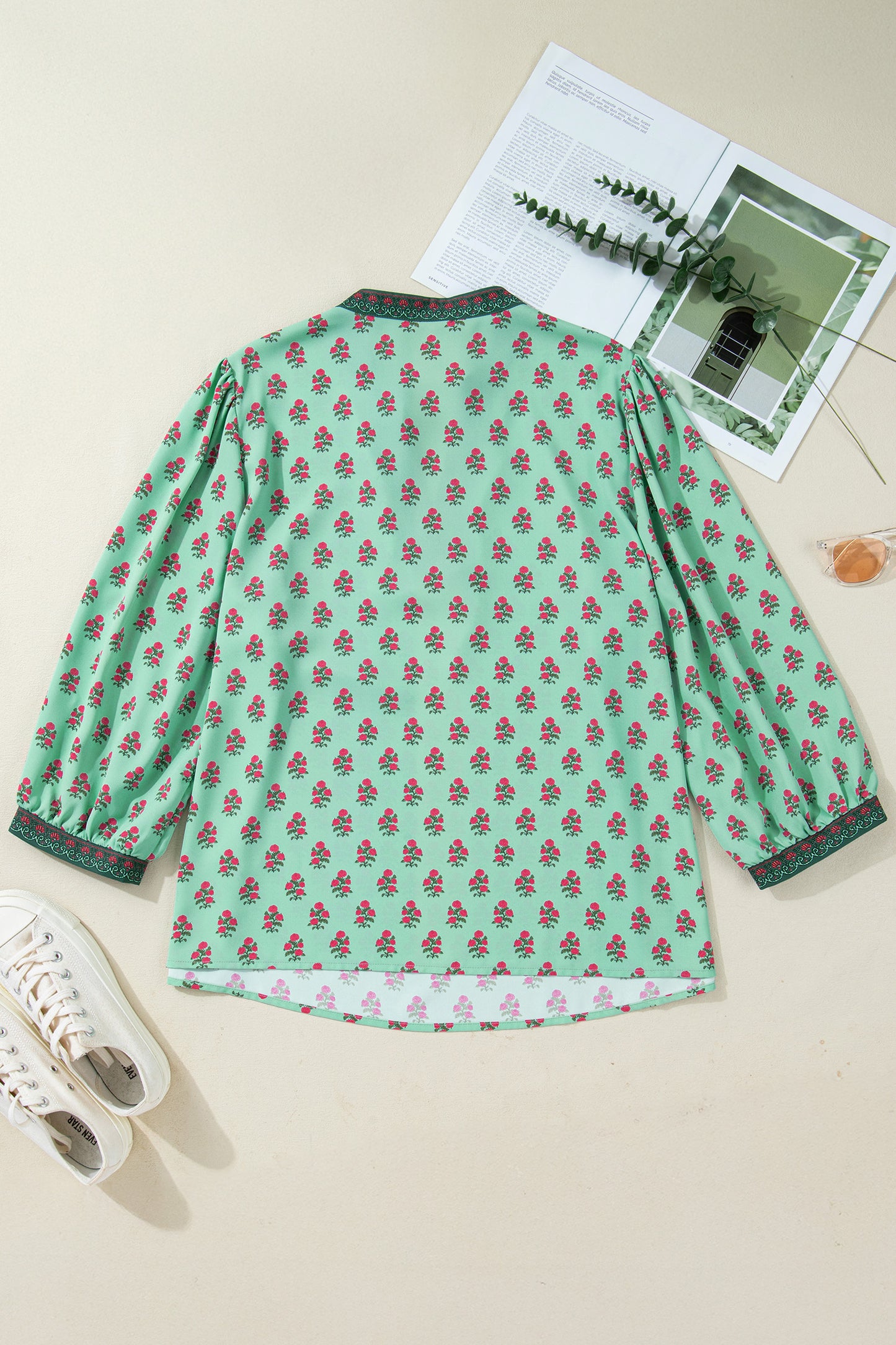 Green Plus Size Floral Print Contrast Trim V Neck Bracelet Sleeve Blouse