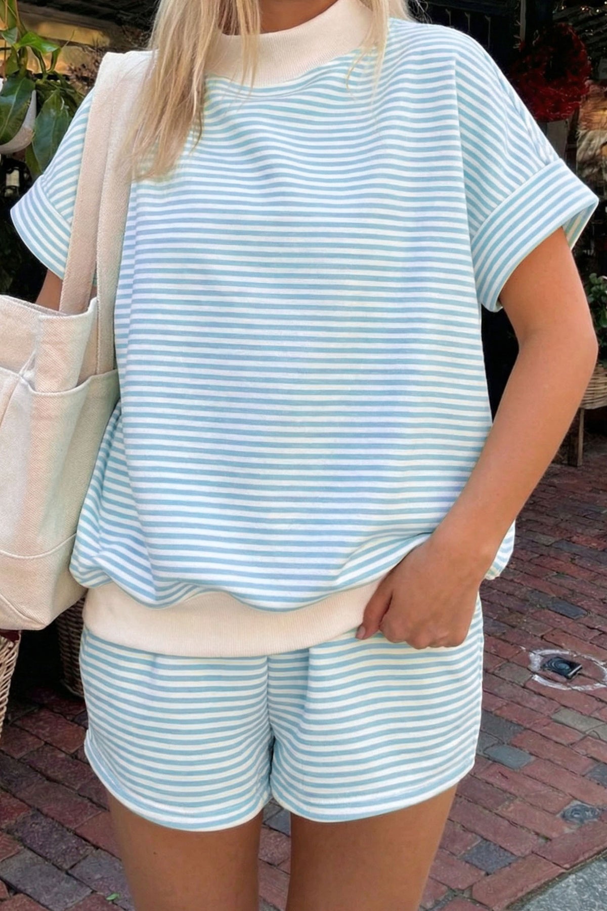 Green Stripe Cuffed Sleeve Contrast Mock Neck Tee Casual 2pcs Short Set